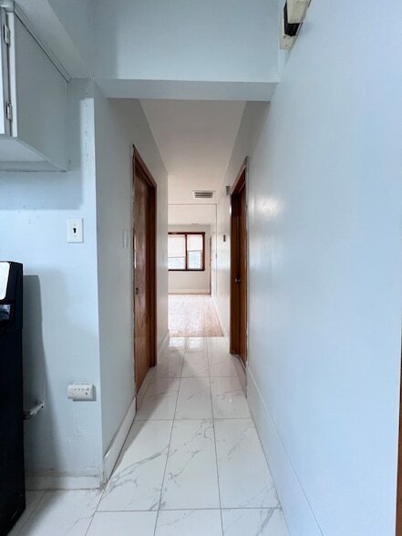 Building Photo - 5217 S Hermitage Ave