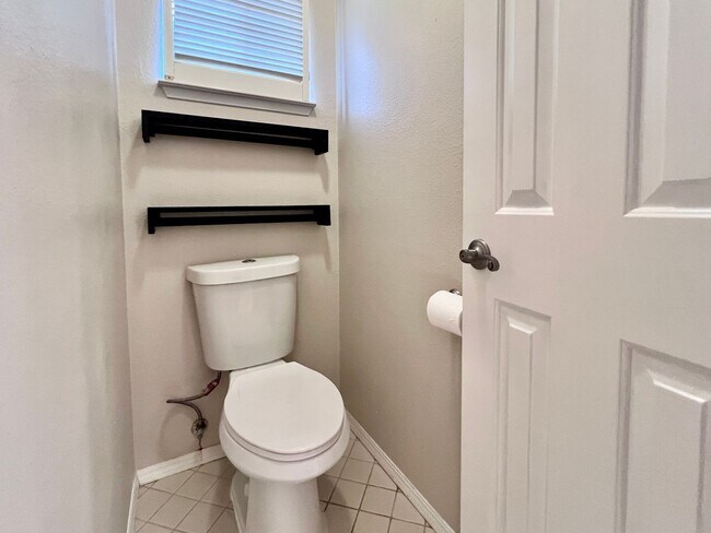 Building Photo - $3,700 Cole & Millbrook, 4 Bedroom House -...