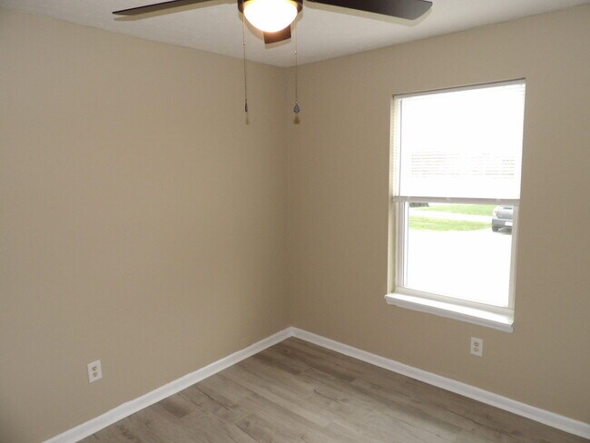 Building Photo - 140 Landings Dr