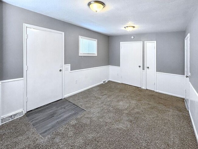 Building Photo - Spacious 4-Bedroom Home in a Prime Locatio...