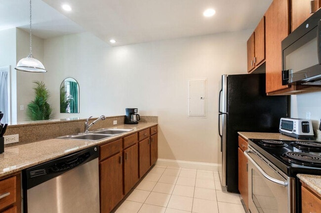 Building Photo - 925 Common St