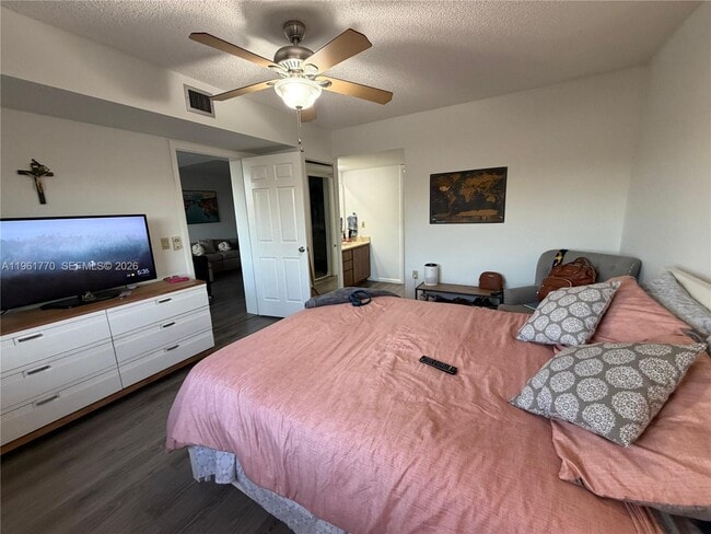 Building Photo - 1717 Whitehall Dr