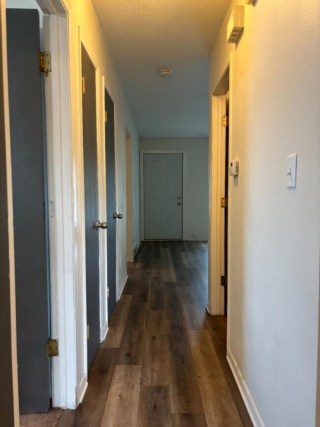 Building Photo - 935 Herold Ave