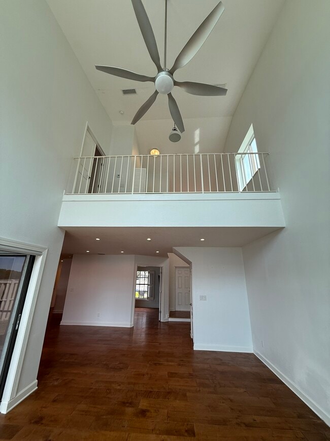 Building Photo - 1070 Sanibel Ct