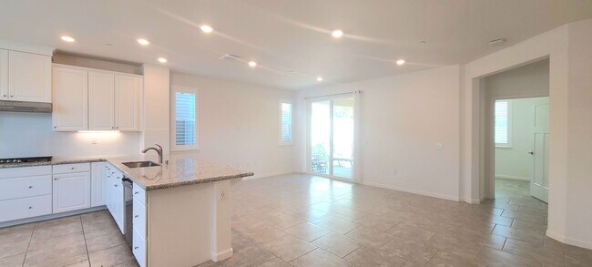 Building Photo - Beautiful Single Story Home in 55 + Community!