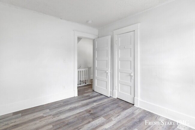 Building Photo - Charming 3-Bedroom Home with Spacious Livi...