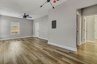 Building Photo - 1803 Texas Ave