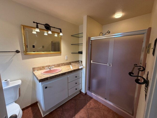 Building Photo - 2 Bed/2.5 Bath Townhome with Garage, Pool and Tennis Court