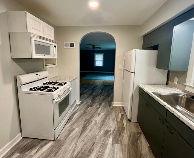 Building Photo - Updated 2 bedroom home in Alton