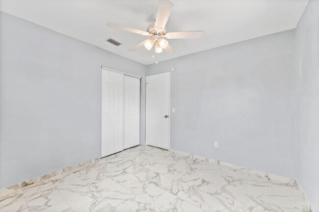 Building Photo - Stunning 3 BR/2 BA home in Heart of St. Pete!