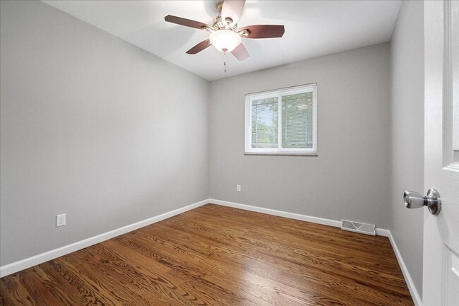 Building Photo - 113 Roland Ave