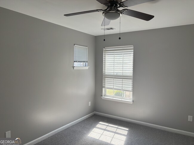 Building Photo - 7742 Parkside Dr