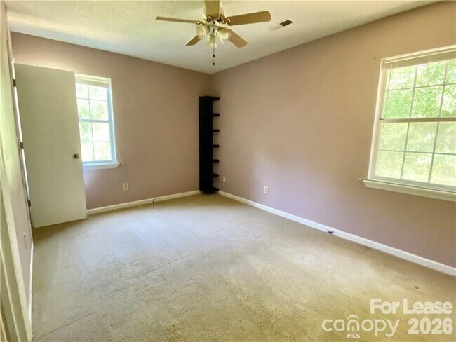 Building Photo - 3914 Aster Dr