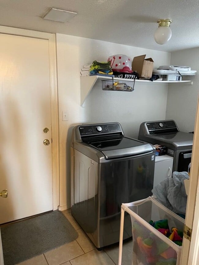 Building Photo - West El Paso 4 Bed 2.5 Bath Refrig A/C