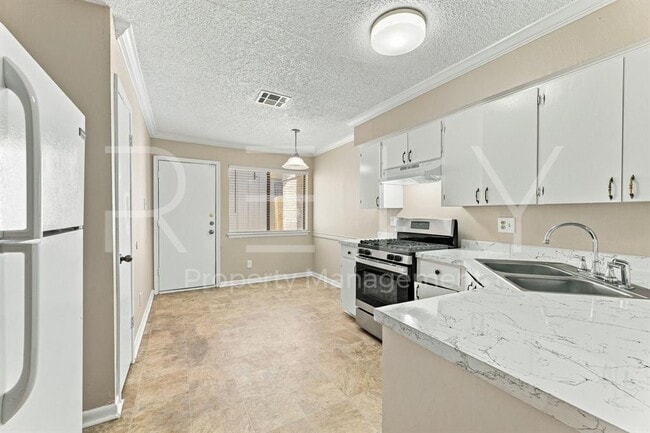 Building Photo - 205 W William Cannon Dr