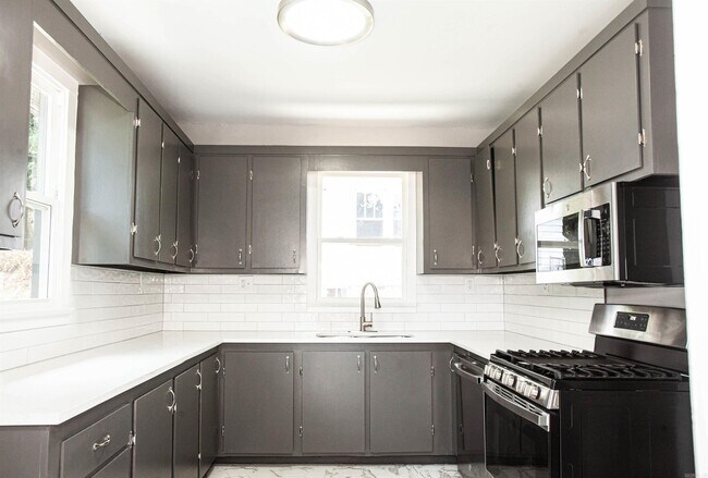 Building Photo - 116 Beechwood St