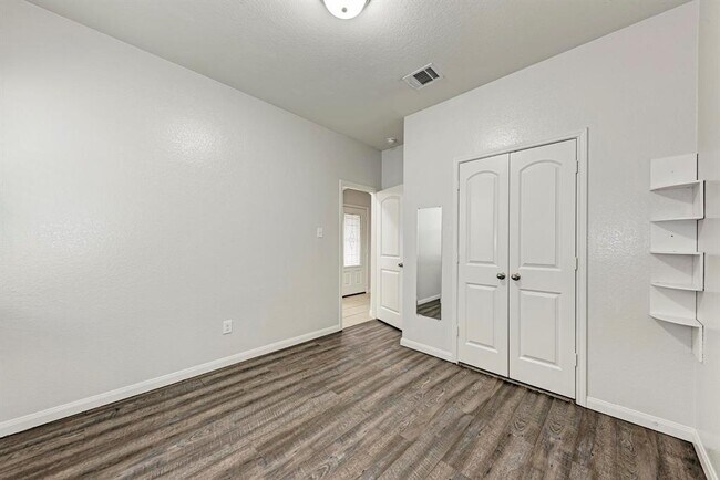 Building Photo - 13812 Nelson Houser St