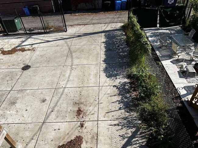 Building Photo - 6031 S Eberhart Ave