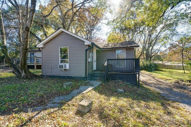 Primary Photo - 6110 Walden Ave