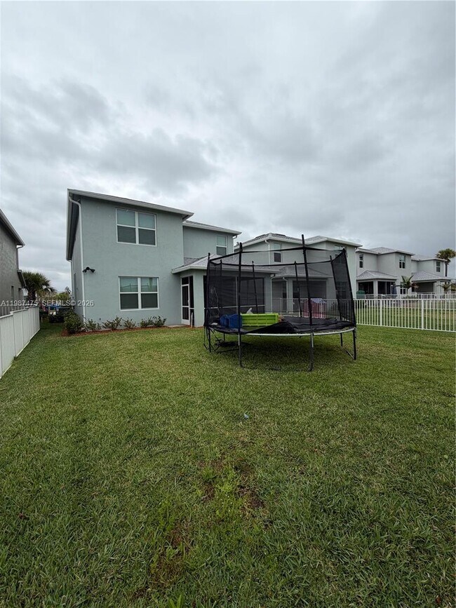 Building Photo - 12251 SW Periwinkle Ct