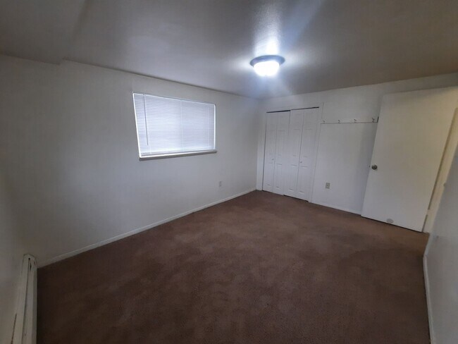 Building Photo - Now Leasing: Updated 2BR in Golden 4-Plex ...
