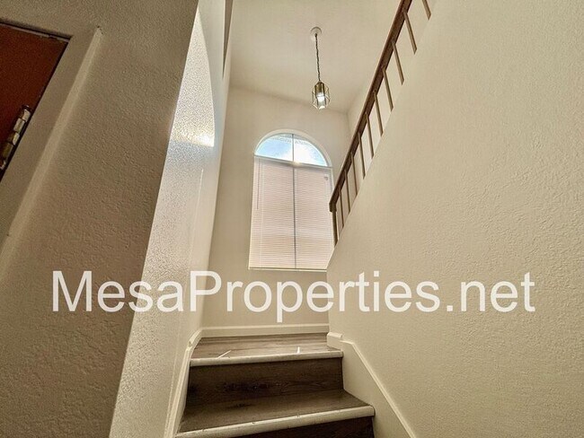 Building Photo - 1584 Sycamore Ln