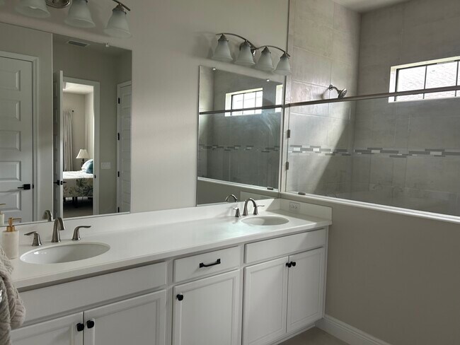 Building Photo - 2546 Kamin Dr
