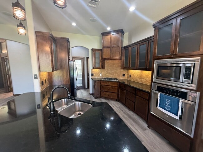 Building Photo - 3 bed plus office, Neighborhood amenities include a neighborhood pond, Pool and playground!