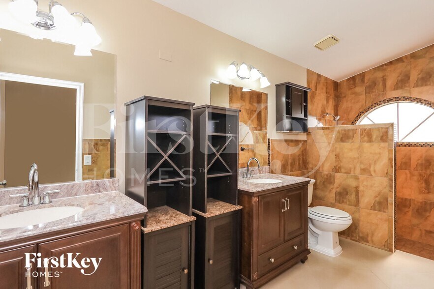 Building Photo - 6193 Lansdowne Cir