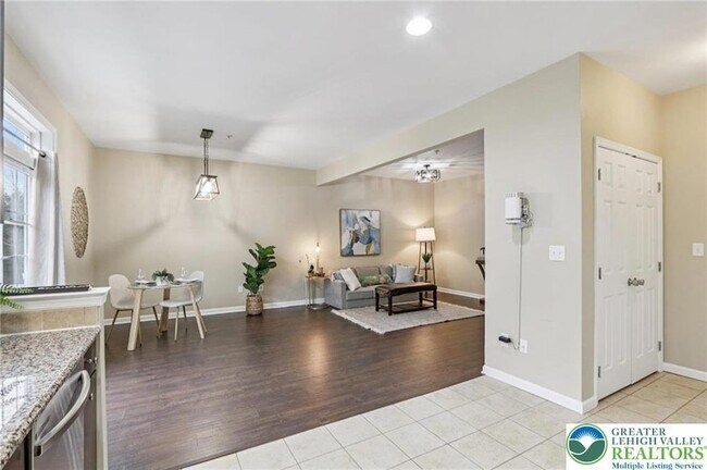 Building Photo - 270 Milkweed Dr