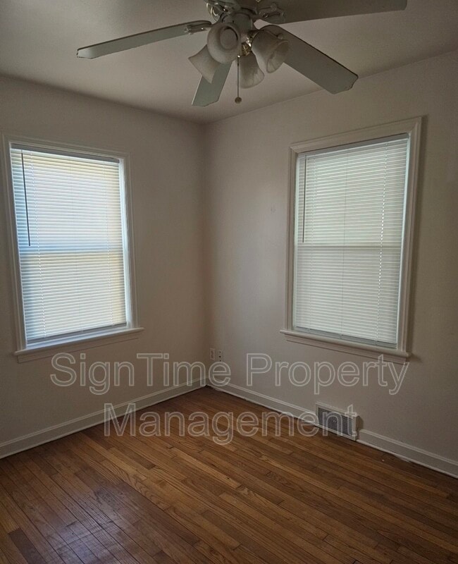 Building Photo - 10907 Lincoln Ave