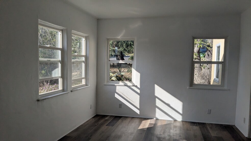 Building Photo - 10204 Fairgrove Ave