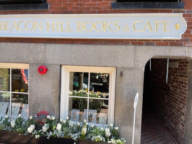 Building Photo - 100 Charles St