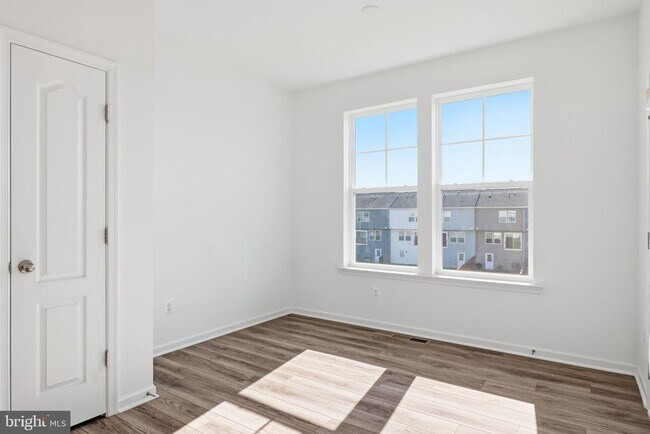 Building Photo - 38 Kirby Ct