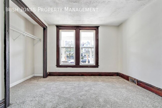 Building Photo - 935 Niagara St