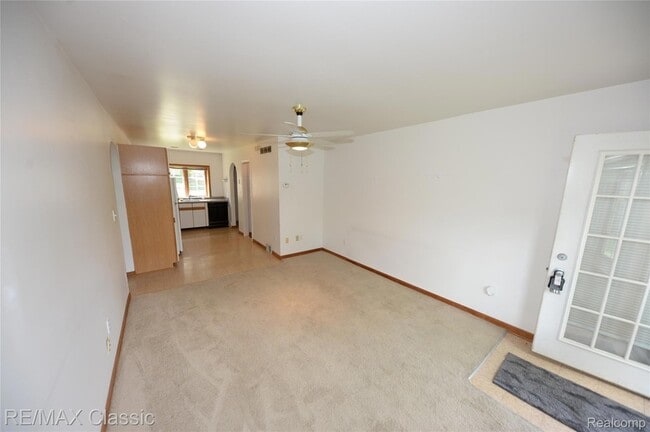 Building Photo - 280 Hutton St