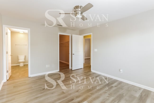 Building Photo - Don't miss out on this charming 3BR 2.5BA home