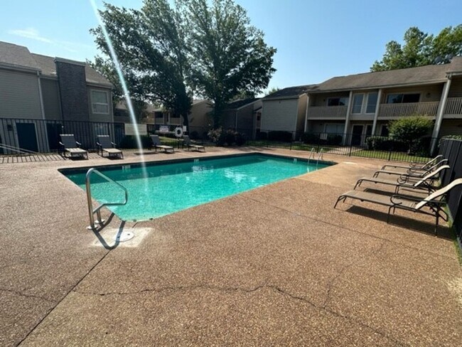 Building Photo - 2BD/2BA Condo located on the Germantown/Memphis Line!
