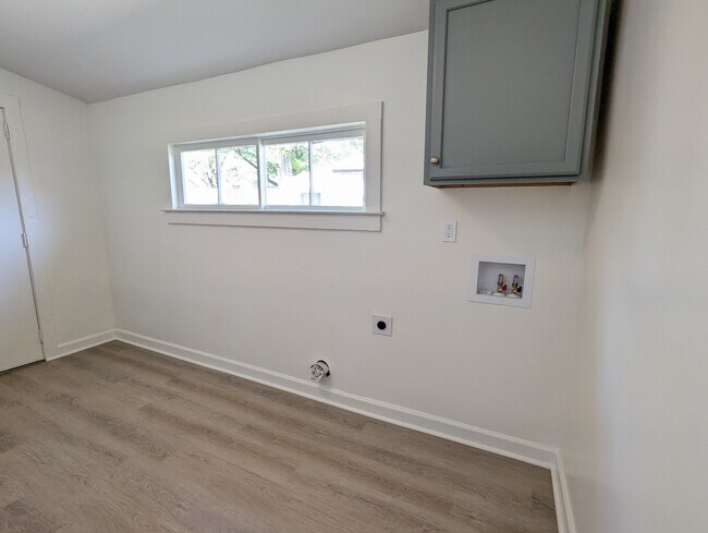 Building Photo - 108 Brown St