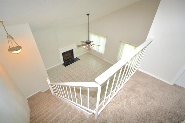 Building Photo - 18619 Spinney Ln