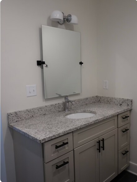 Building Photo - 2747 Jersey Ave