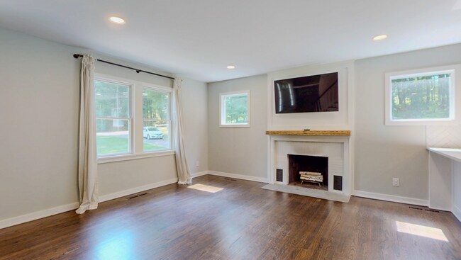 Building Photo - Updated Cape-Style Home Near Sherwood & Si...