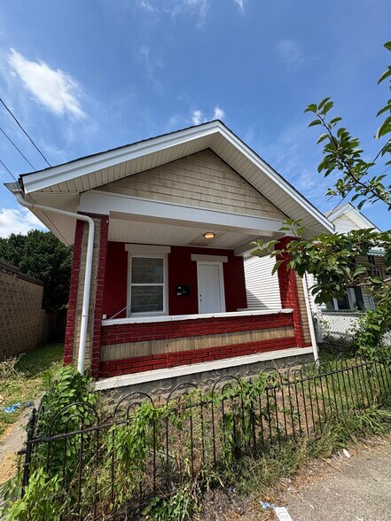Primary Photo - 122 W 15th St