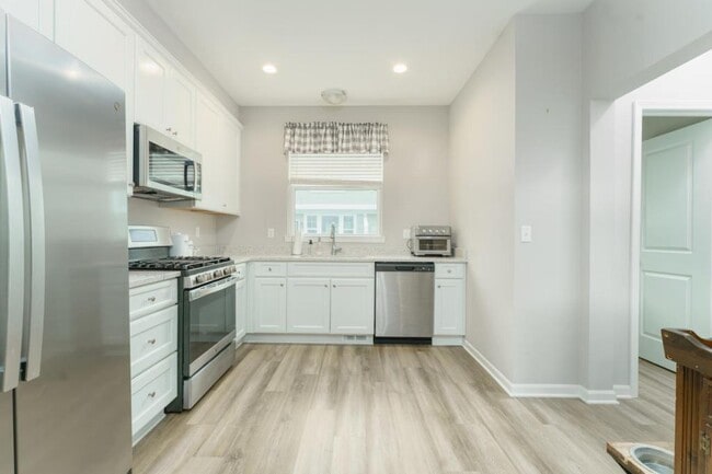 Building Photo - 197 Sean St