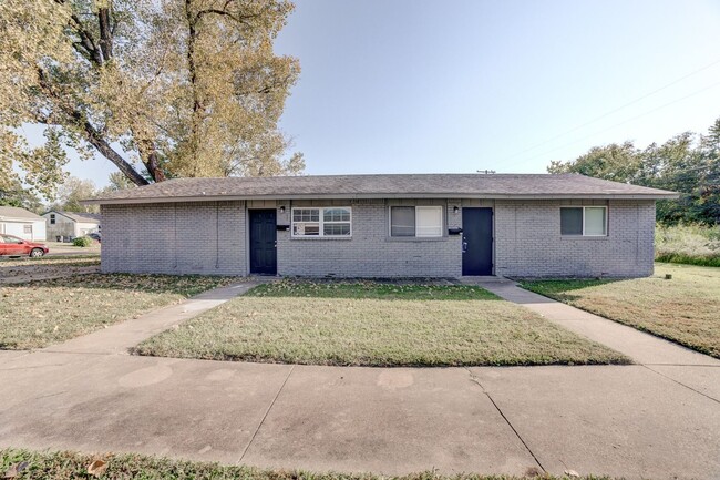 Building Photo - 1314B N Irvington Ave