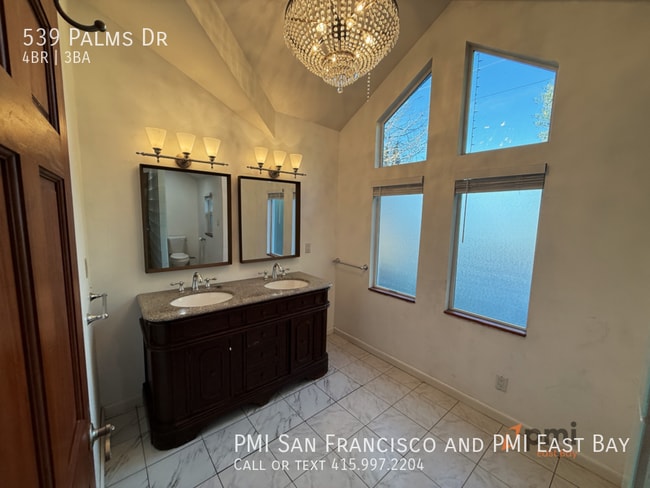 Building Photo - 539 Palms Dr