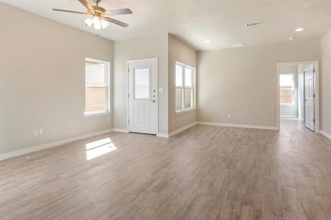 Building Photo - 401 County Rd 306