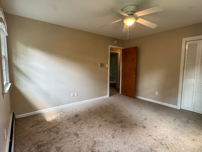 Building Photo - 818 S Park Dr