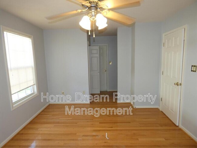 Building Photo - 2623 Van Buren St
