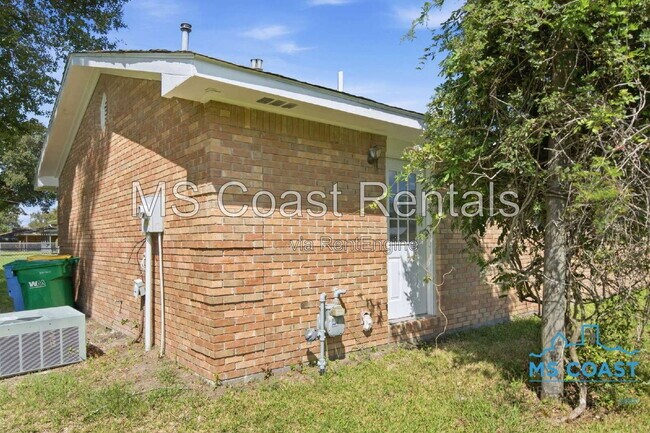 Building Photo - 15317 Waycross Dr